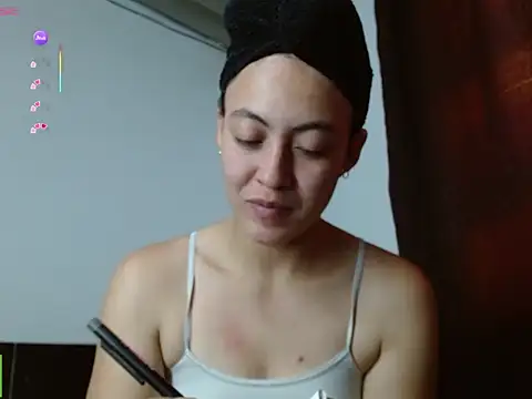 Snapshot of Olivia_Bright chatting on 6, 5, 2026 Olivia Bright online show from 6, 5, 2026