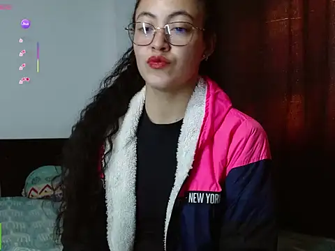 Snapshot of Olivia_Bright chatting on 8, 5, 2026 Olivia Bright online show from 8, 5, 2026