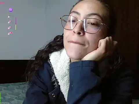 Snapshot of Olivia_Bright chatting on 17, 5, 2026 Olivia Bright online show from 17, 5, 2026