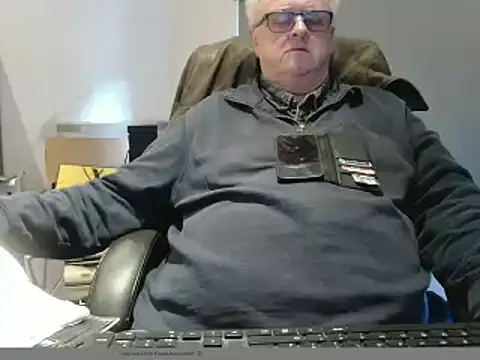 Snapshot of bigbadjon69 chatting on 4, 2, 2026 bigbadjon69 online show from 4, 2, 2026