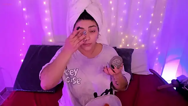 lucy26  online show from 18, 10, 2025