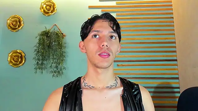 Snapshot of 2tommy_greg chatting on 4, 10, 2025 2tommy greg online show from 4, 10, 2025