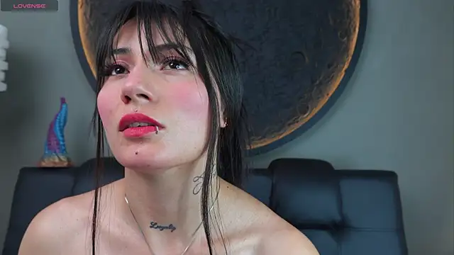 Snapshot of miss_sharlotte18 chatting on 19, 12, 2025 miss sharlotte18 online show from 19, 12, 2025