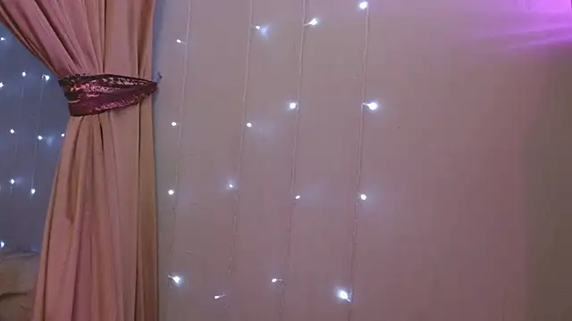 Snapshot of julia_renard chatting on 28, 7, 2026 julia renard online show from 28, 7, 2026