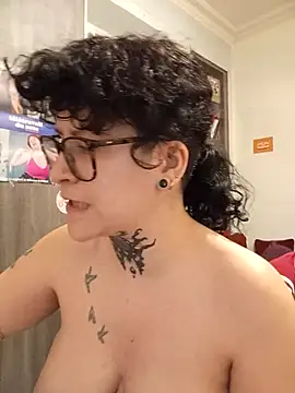 Snapshot of callmelouve chatting on 8, 1, 2026 callmelouve online show from 8, 1, 2026