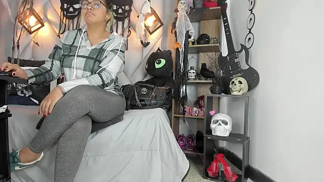 MirandaHaguen online show from 15, 10, 2025