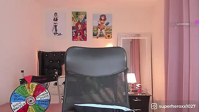 Snapshot of superheroxx chatting on 10, 9, 2025 superheroxx online show from 10, 9, 2025