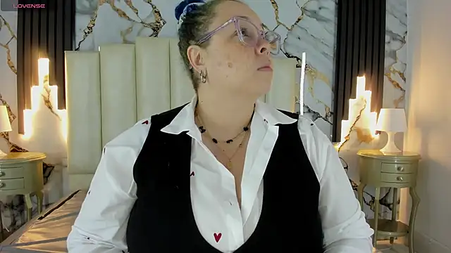 Snapshot of mollieblue69 chatting on 4, 10, 2025 mollieblue69 online show from 4, 10, 2025