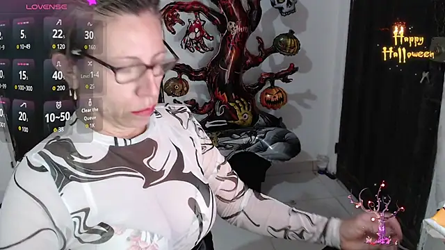 Chayla Ruiz online show from 1, 11, 2025