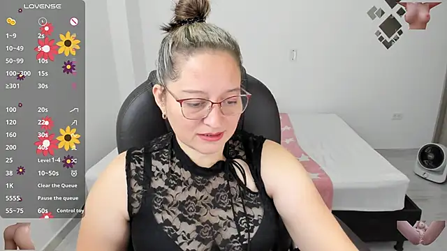 Snapshot of alejandra_milf_ chatting on 8, 3, 2025 alejandra milf online show from 8, 3, 2025