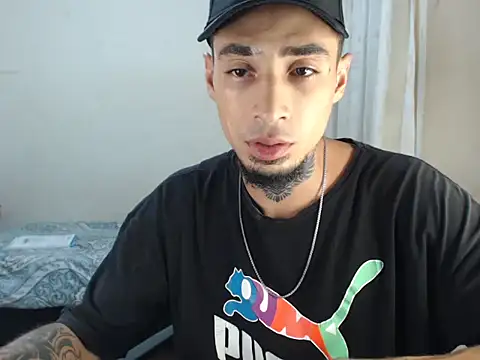 Snapshot of emiliano_hottt chatting on 28, 1, 2025 emiliano hottt online show from 28, 1, 2025