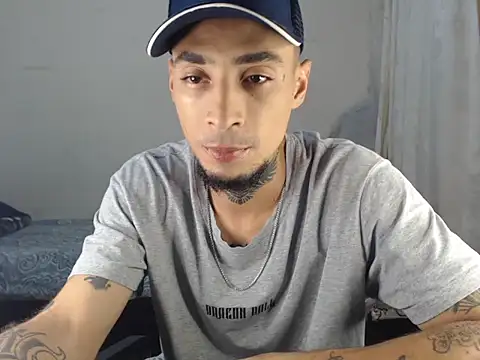 Snapshot of emiliano_hottt chatting on 9, 3, 2025 emiliano hottt online show from 9, 3, 2025