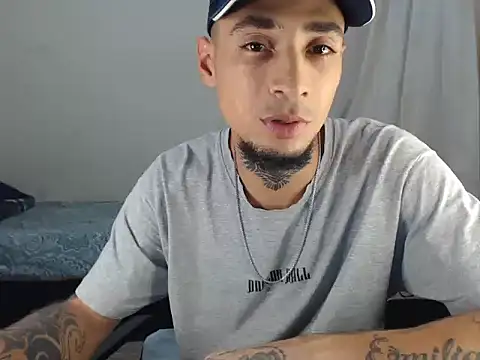 Snapshot of emiliano_hottt chatting on 9, 3, 2025 emiliano hottt online show from 9, 3, 2025