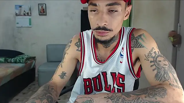 emiliano hottt online show from 24, 7, 2026