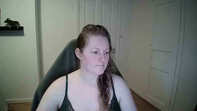 Girlnina-1995 online show from 7, 1, 2025