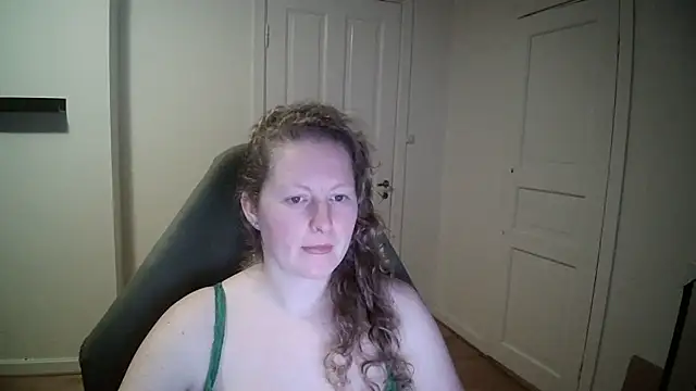 Girlnina-1995 online show from 10, 2, 2025