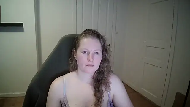 Girlnina-1995 online show from 27, 2, 2025