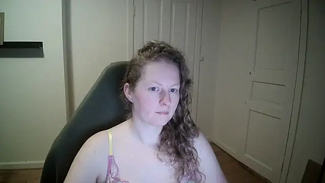 Girlnina-1995 online show from 5, 3, 2025