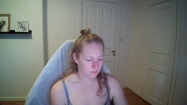 Girlnina-1995 online show from 30, 9, 2025