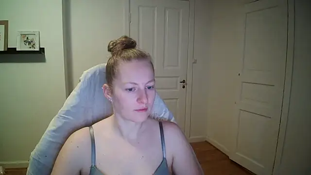 Girlnina-1995 online show from 27, 11, 2025