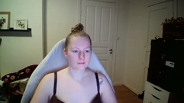 Girlnina-1995 online show from 4, 2, 2026