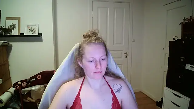 Girlnina-1995 online show from 17, 2, 2026