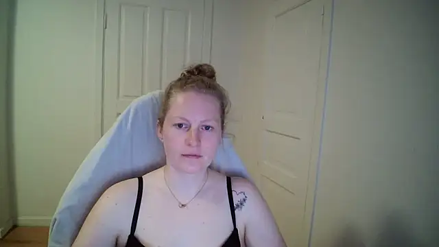 Girlnina-1995 online show from 16, 4, 2026