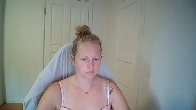 Snapshot of Girlnina-1995 chatting on 20, 7, 2026 Girlnina-1995 online show from 20, 7, 2026