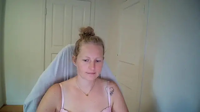 Snapshot of Girlnina-1995 chatting on 20, 7, 2026 Girlnina-1995 online show from 20, 7, 2026