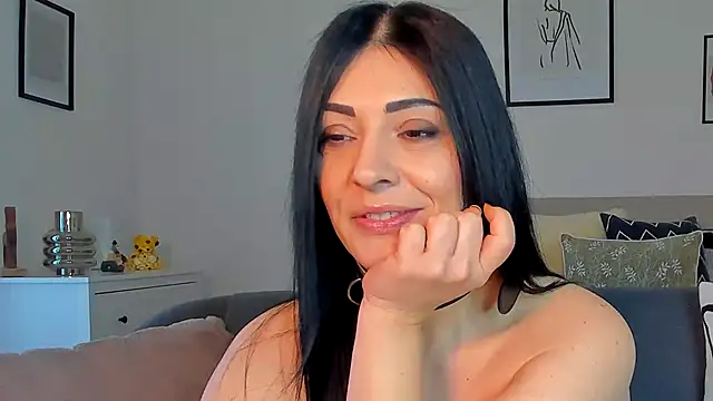 AryaSummersReal online show from 3, 3, 2025