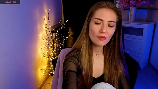 Snapshot of Adelyna_Bird chatting on 8, 5, 2026 Adelyna Bird online show from 8, 5, 2026