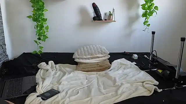 Moxxxie online show from 3, 3, 2025