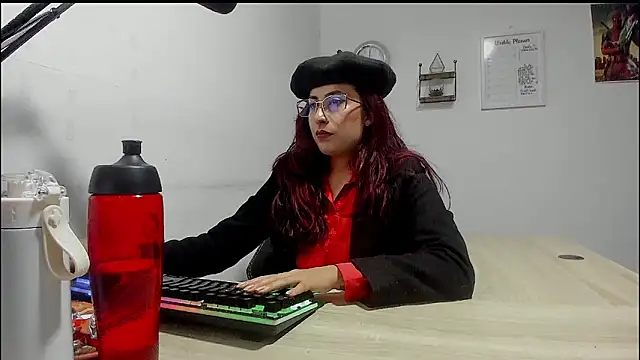 Snapshot of Scarlett_Sen chatting on 4, 3, 2025 Scarlett Sen online show from 4, 3, 2025