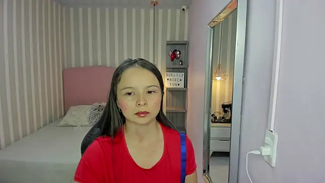 LORELAIGIVEN online show from 8, 10, 2025