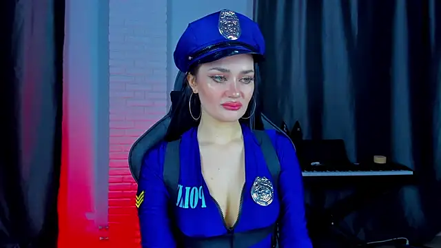 QueenAliss online show from 6, 2, 2025