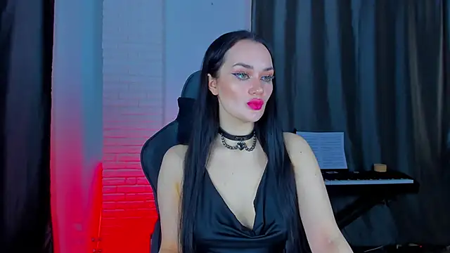 QueenAliss online show from 10, 2, 2025