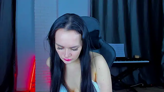 QueenAliss online show from 11, 2, 2025