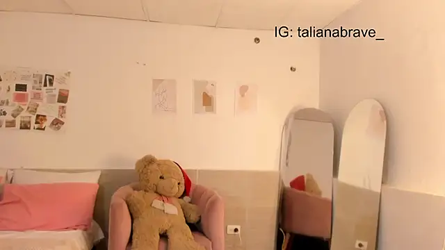 Snapshot of ValienteGirl_ chatting on 5, 10, 2025 ValienteGirl online show from 5, 10, 2025