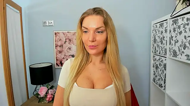 AulloraHoney online show from 15, 2, 2025