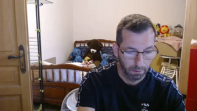 Snapshot of steph19x5 chatting on 4, 7, 2026 steph19x5 online show from 4, 7, 2026