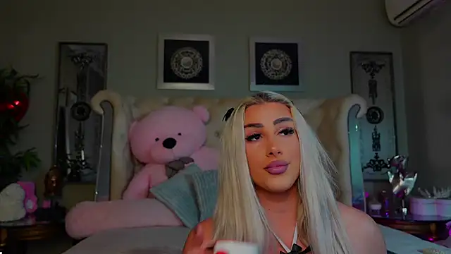 Snapshot of Squirt_Tanya chatting on 2, 1, 2025 Squirt Tanya online show from 2, 1, 2025