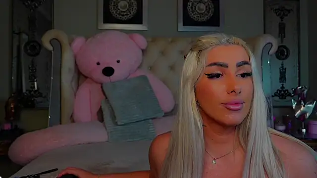 Snapshot of Squirt_Tanya chatting on 3, 2, 2025 Squirt Tanya online show from 3, 2, 2025