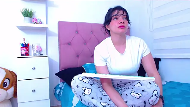 Vannessa  Shy online show from 22, 9, 2025