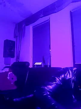 Snapshot of Crystalbitchx chatting on 4, 1, 2025 Crystalbitchx online show from 4, 1, 2025