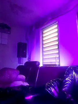 Snapshot of Crystalbitchx chatting on 5, 10, 2025 Crystalbitchx online show from 5, 10, 2025