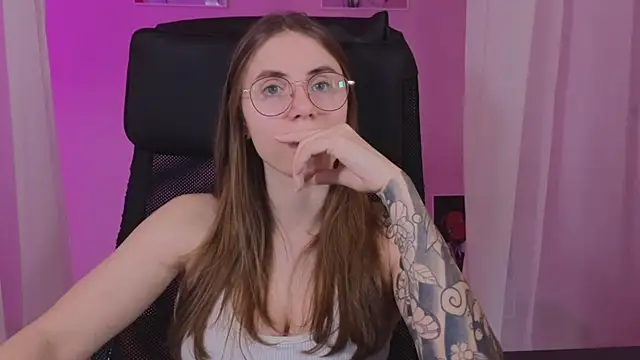 Snapshot of _AnnaStark_ chatting on 2, 2, 2025 AnnaStark online show from 2, 2, 2025