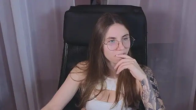 Snapshot of _AnnaStark_ chatting on 5, 2, 2025 AnnaStark online show from 5, 2, 2025