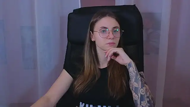 Snapshot of _AnnaStark_ chatting on 5, 3, 2025 AnnaStark online show from 5, 3, 2025