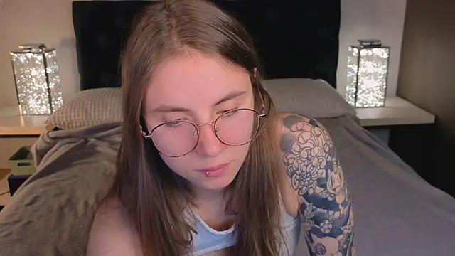 Snapshot of _AnnaStark_ chatting on 19, 9, 2025 AnnaStark online show from 19, 9, 2025