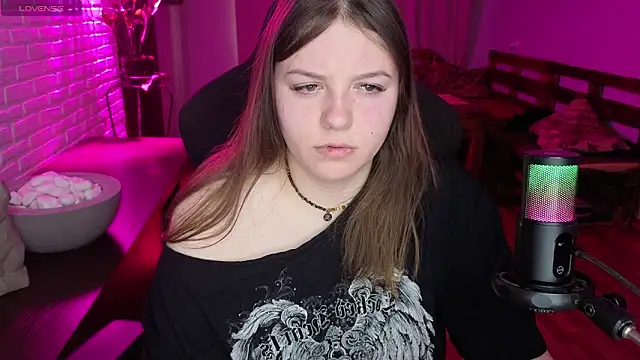 Snapshot of XNirvanaX chatting on 6, 5, 2026 XNirvanaX online show from 6, 5, 2026